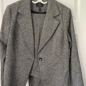2 PC suit Le Château Size 11-12 pants and Jacket